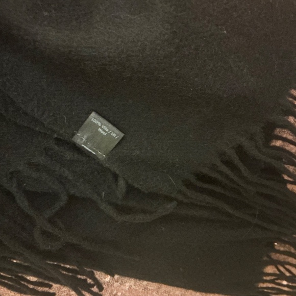 Fox Fur & Wool Shawl - Picture 6 of 6